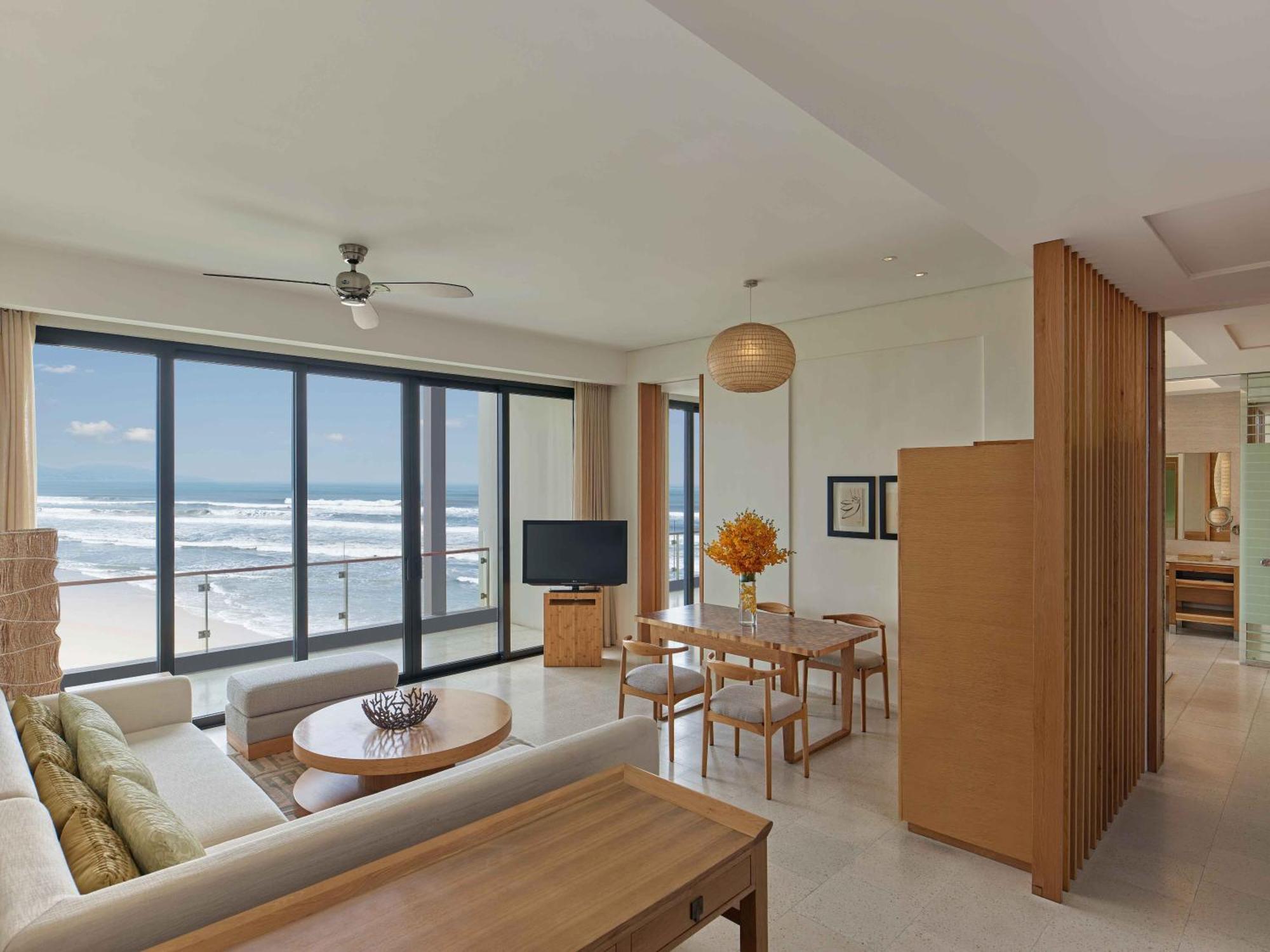 Regency Ocean View Suite with Club Access